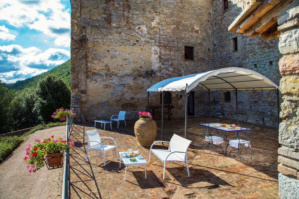 Castello Valenzino Aparthotel Pierantonio Exterior photo