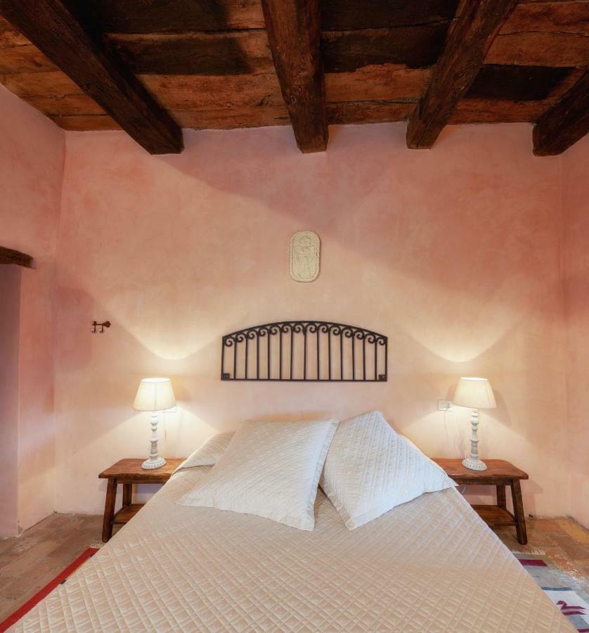 Castello Valenzino Aparthotel Pierantonio Exterior photo