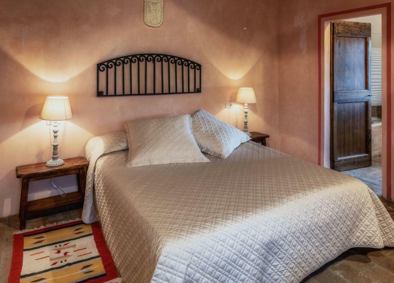 Castello Valenzino Aparthotel Pierantonio Exterior photo
