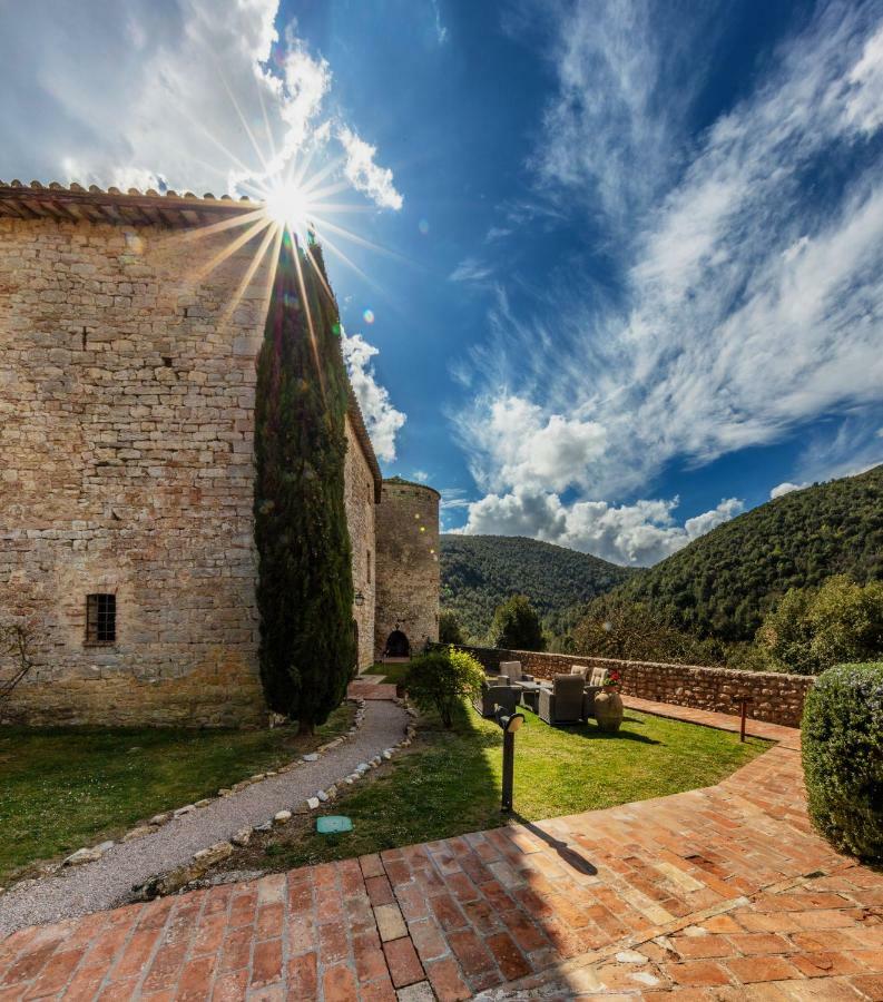 Castello Valenzino Aparthotel Pierantonio Exterior photo