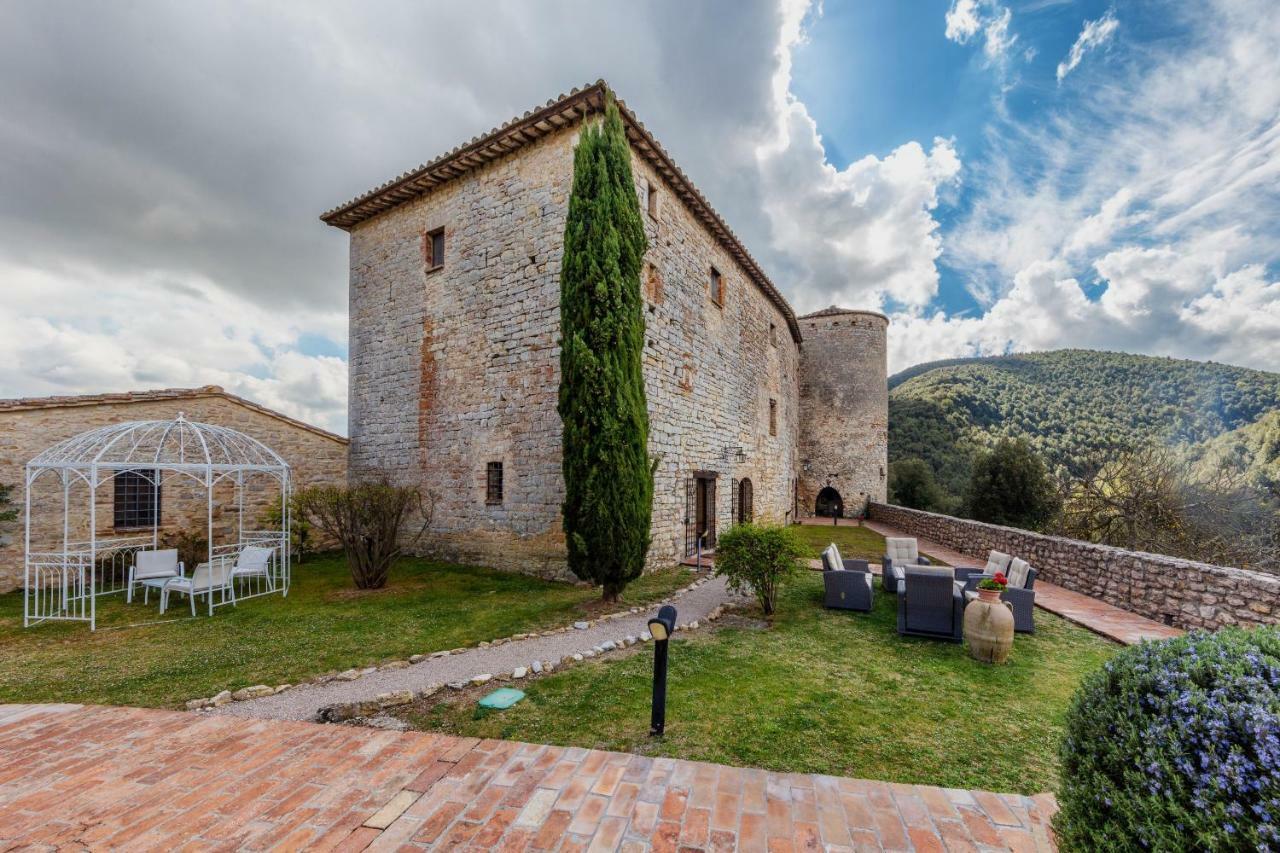 Castello Valenzino Aparthotel Pierantonio Exterior photo