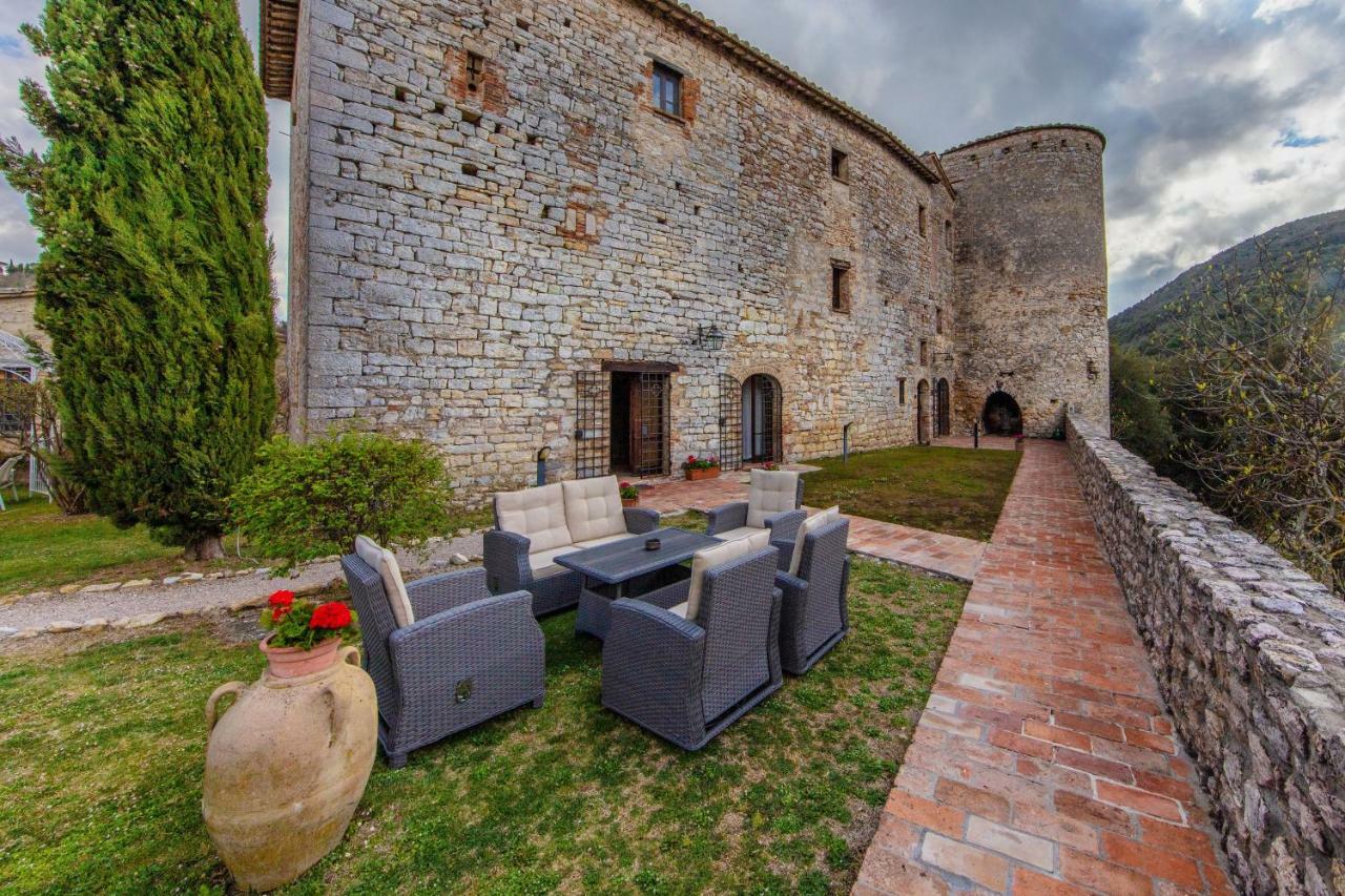 Castello Valenzino Aparthotel Pierantonio Exterior photo