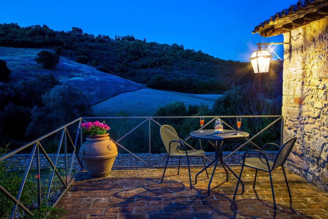 Castello Valenzino Aparthotel Pierantonio Exterior photo