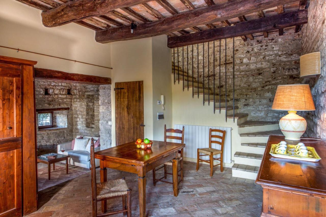 Castello Valenzino Aparthotel Pierantonio Exterior photo